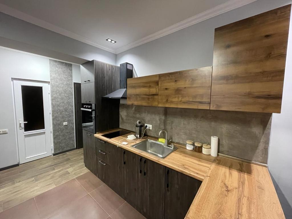 One Central Apartment Ереван Экстерьер фото